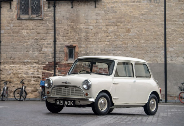 Mini más de sesenta años