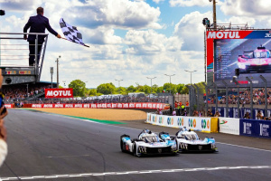 Dos Peugeot 9X8 cruzan la meta en las 24 Horas de Le Mans