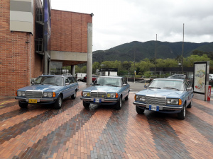 Mercedes-Benz W123 encuentro en Bogotá