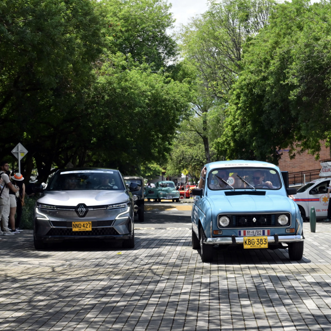 El Pasado y el futuro de Renault se toman las calles de Medellín