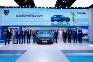 Peugeot presentó los 408X y Concept Peugeot Inception