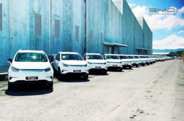 BYD entrega importante flota de vehículos eléctricos YUAN PRO a Walmart