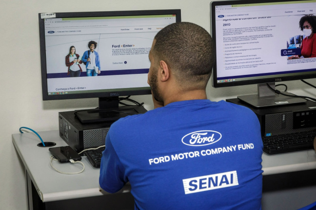 Ford Fund y la Fundación Forge se unen para capacitar a jóvenes colombianos en programación