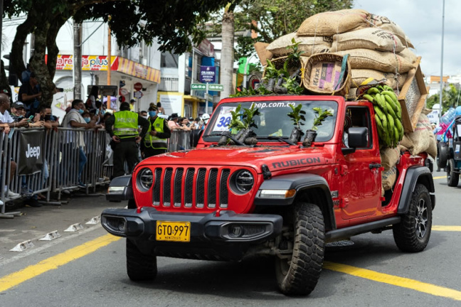 Jeep® reafirma su compromiso con la cultura cafetera en el Desfile del Yipao