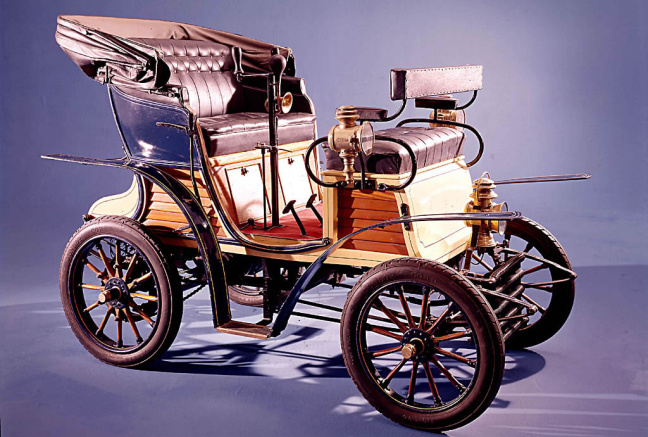 ¡Fiat celebra 126 años acelerando la pasión al conducir!