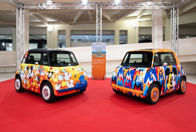 Los Fiat Topolino one-off dedicados a Mickey Mouse colorean la rampa norte de Lingotto