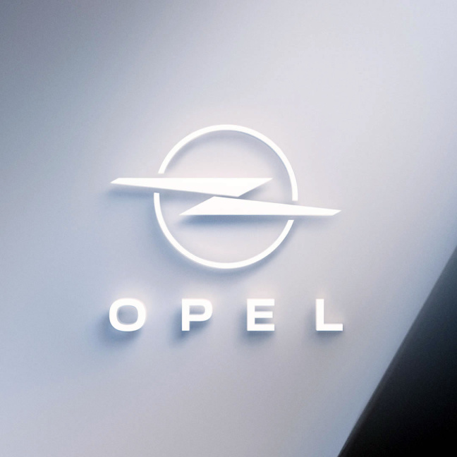 Opel sorprende con la actualización del icónico ‘rayo’ en su logo