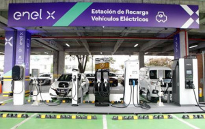Nueva electrolinera en Unicentro Bogotá